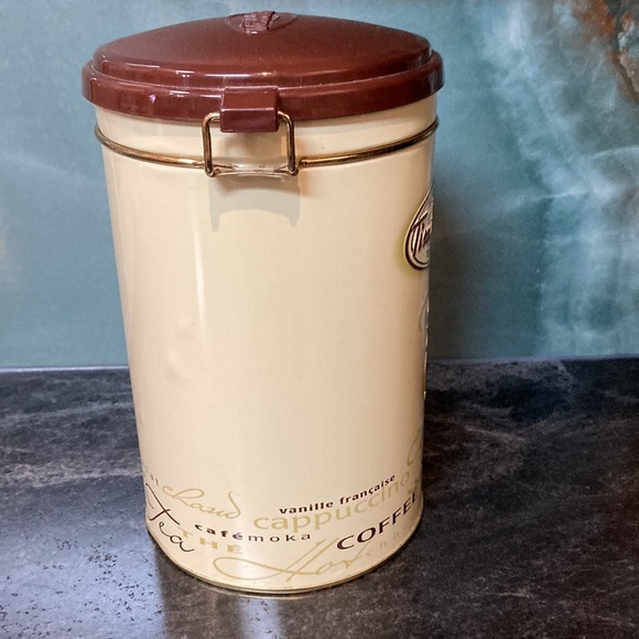 🔥Limited Edition.Tim Hortons Collector Coffee Can. - Picture 4 of 8